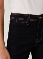 بنطال جينز واسع الساق